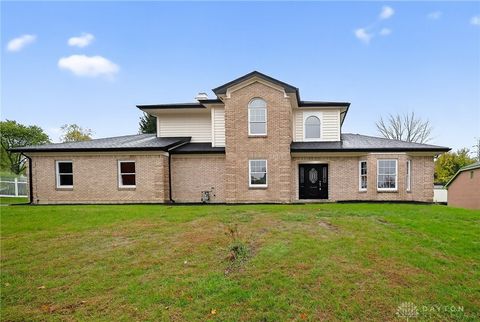 Photo of 1826 Ashley Drive, Miamisburg, OH 45342 (MLS # 946793)