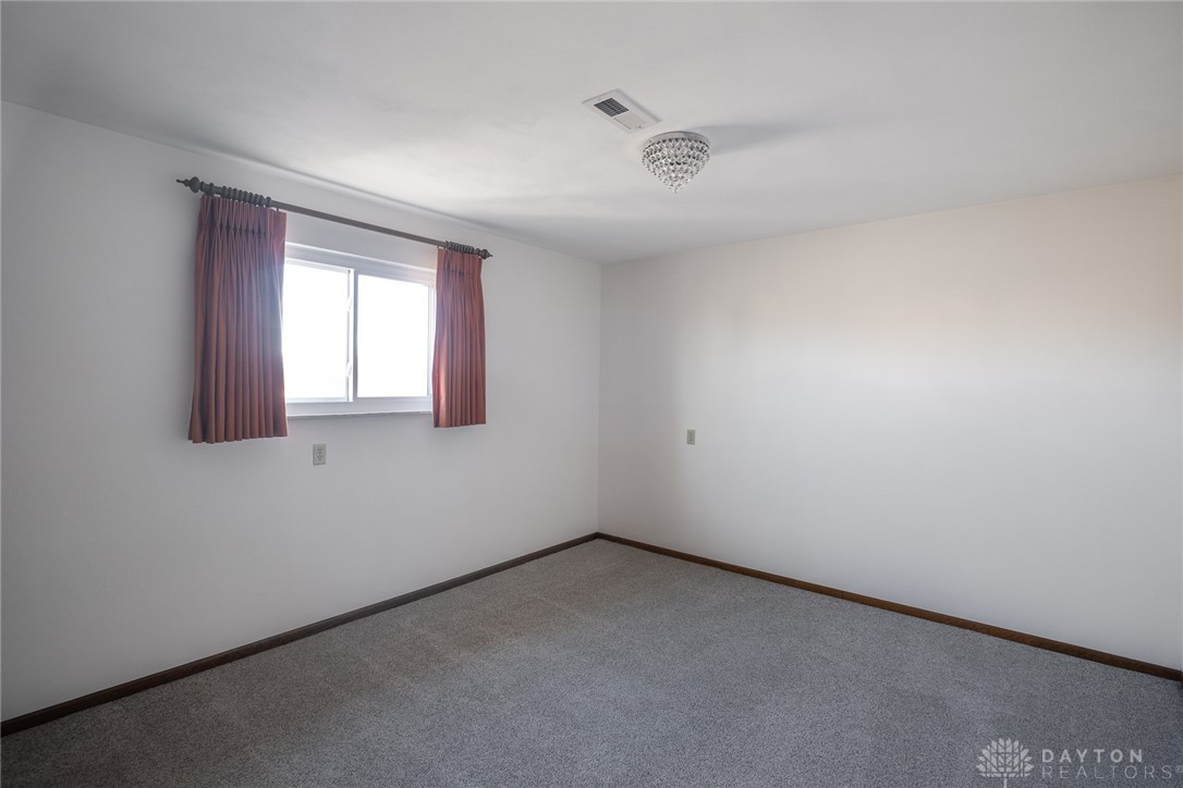 2386 Spicer Drive, Beavercreek, Ohio image 37