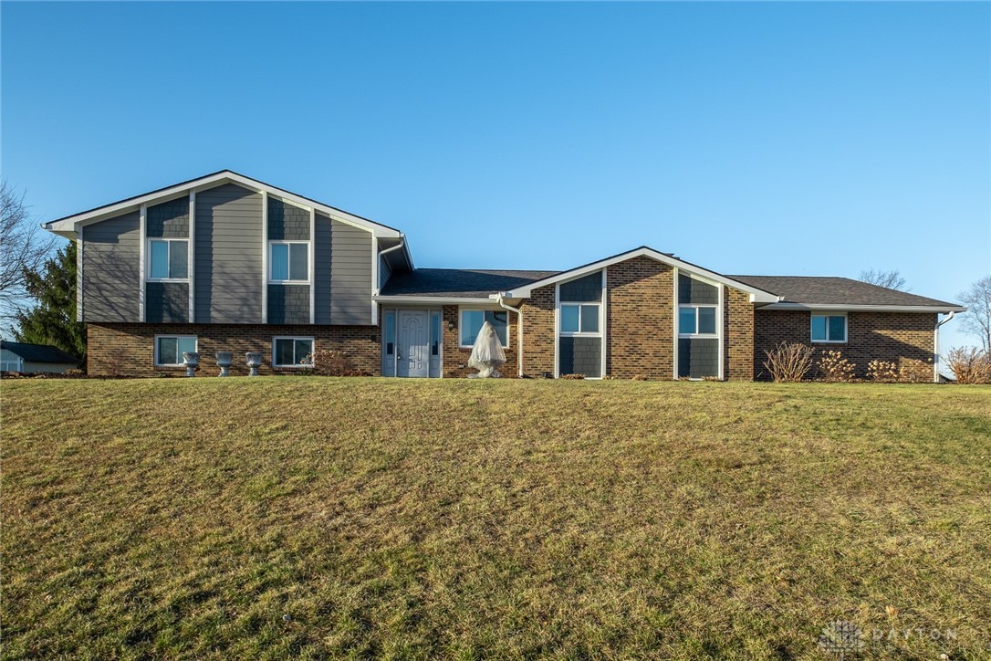 2386 Spicer Drive, Beavercreek, Ohio image 1
