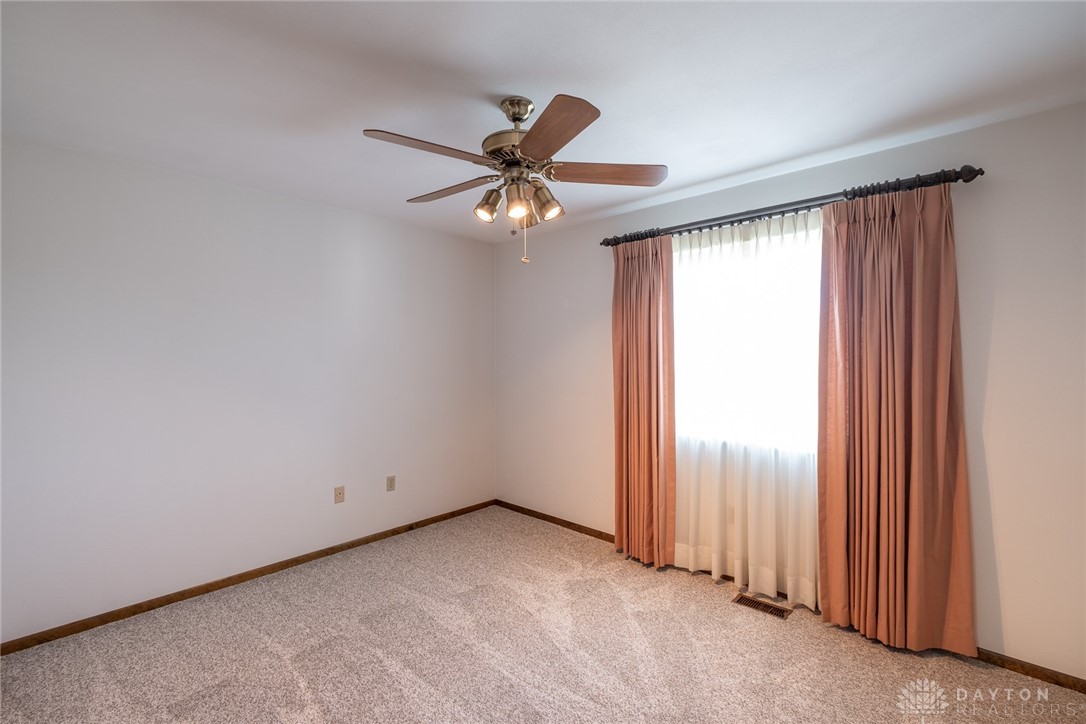 2386 Spicer Drive, Beavercreek, Ohio image 28