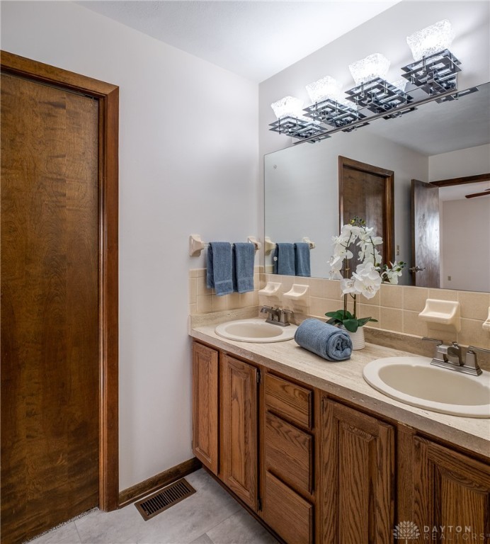 2386 Spicer Drive, Beavercreek, Ohio image 21