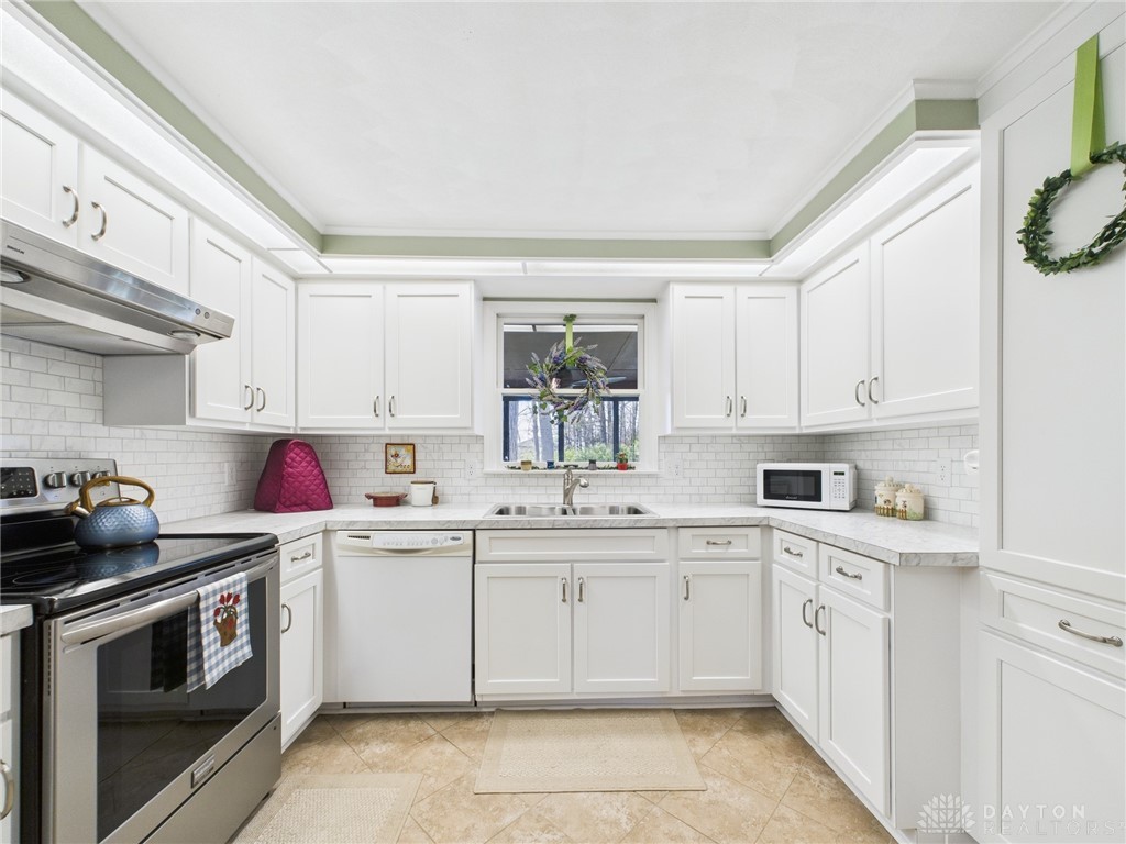 7584 Ravenwood Drive, Greenville, Ohio image 5