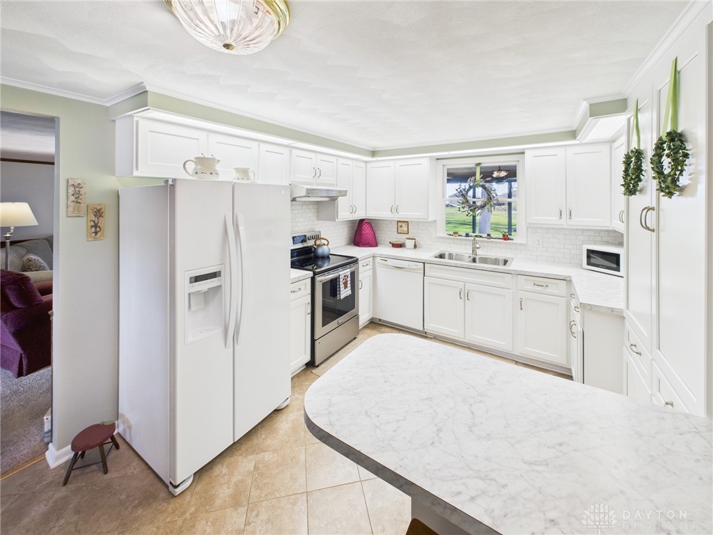 7584 Ravenwood Drive, Greenville, Ohio image 3