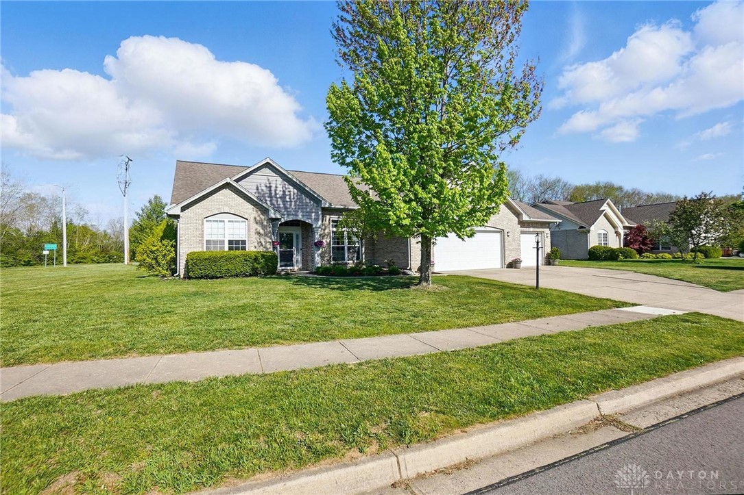 2613 Quail Run Drive, Fairborn, Ohio image 2