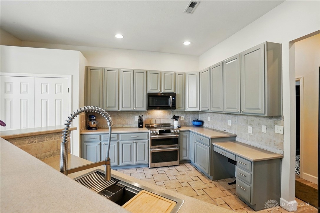 2613 Quail Run Drive, Fairborn, Ohio image 16