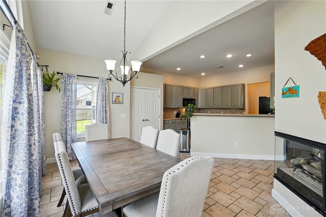 2613 Quail Run Drive, Fairborn, Ohio image 14