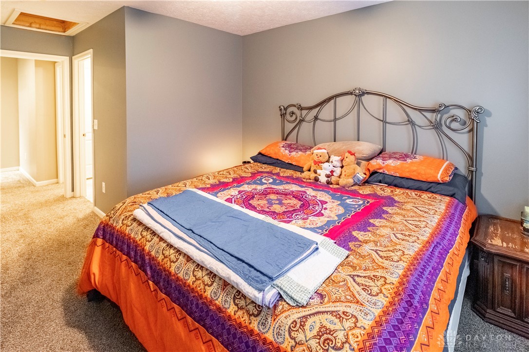 9289 Great Lakes Circle, Dayton, Ohio image 17