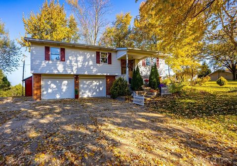 Photo of 547 Lakengren Drive, Eaton, OH 45320 (MLS # 947059)