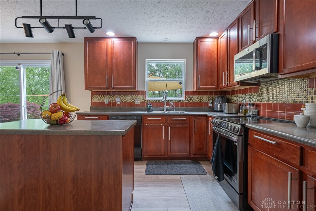 1507 Blake Court, Fairborn, Ohio image 9