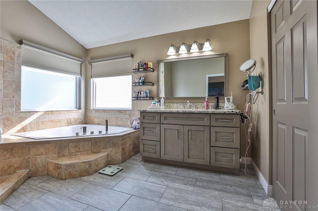 2643 Riverchase Drive, Middletown, Ohio image 22