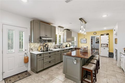 Tiny photo for 379 Virginia Circle, Wilmington, OH 45177 (MLS # 945443)