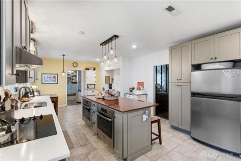 Tiny photo for 379 Virginia Circle, Wilmington, OH 45177 (MLS # 945443)