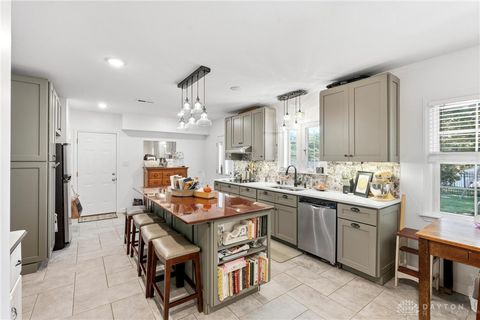 Tiny photo for 379 Virginia Circle, Wilmington, OH 45177 (MLS # 945443)