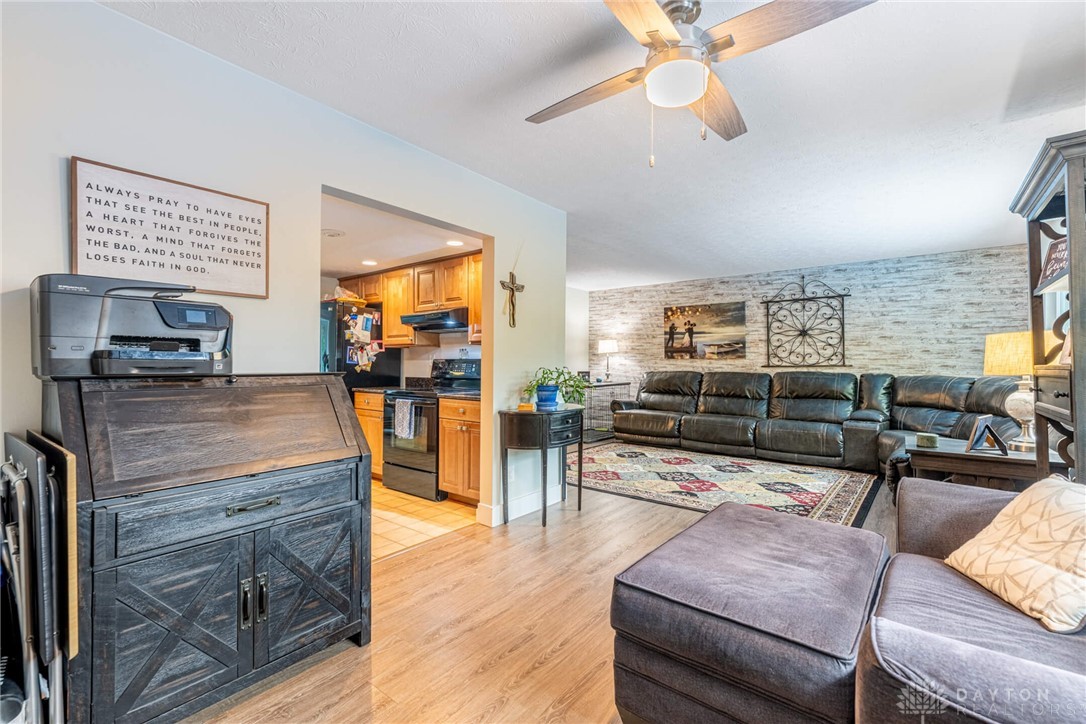 4491 Powder Horn Drive, Beavercreek, Ohio image 6
