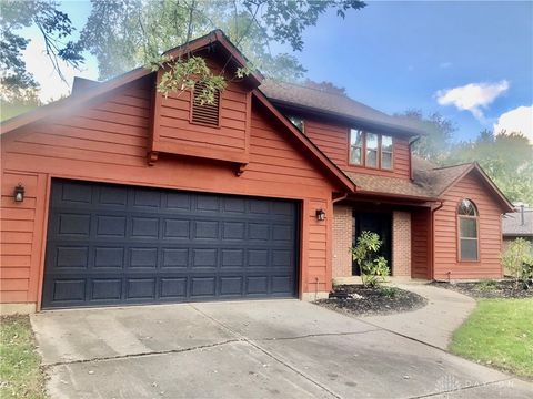 Photo of 6297 Karlsridge Drive, Dayton, OH 45459 (MLS # 946119)