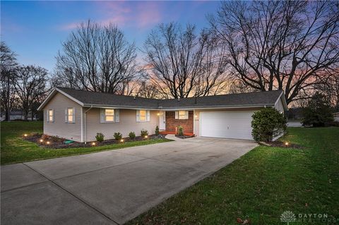 Photo of 536 Munster Drive, Fayetteville, OH 45118 (MLS # 953979)