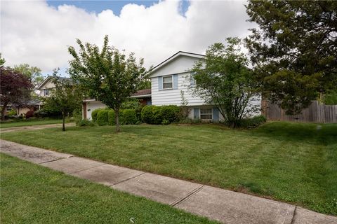 Photo of 281 Fairway Drive, Fairborn, OH 45324 (MLS # 957916)