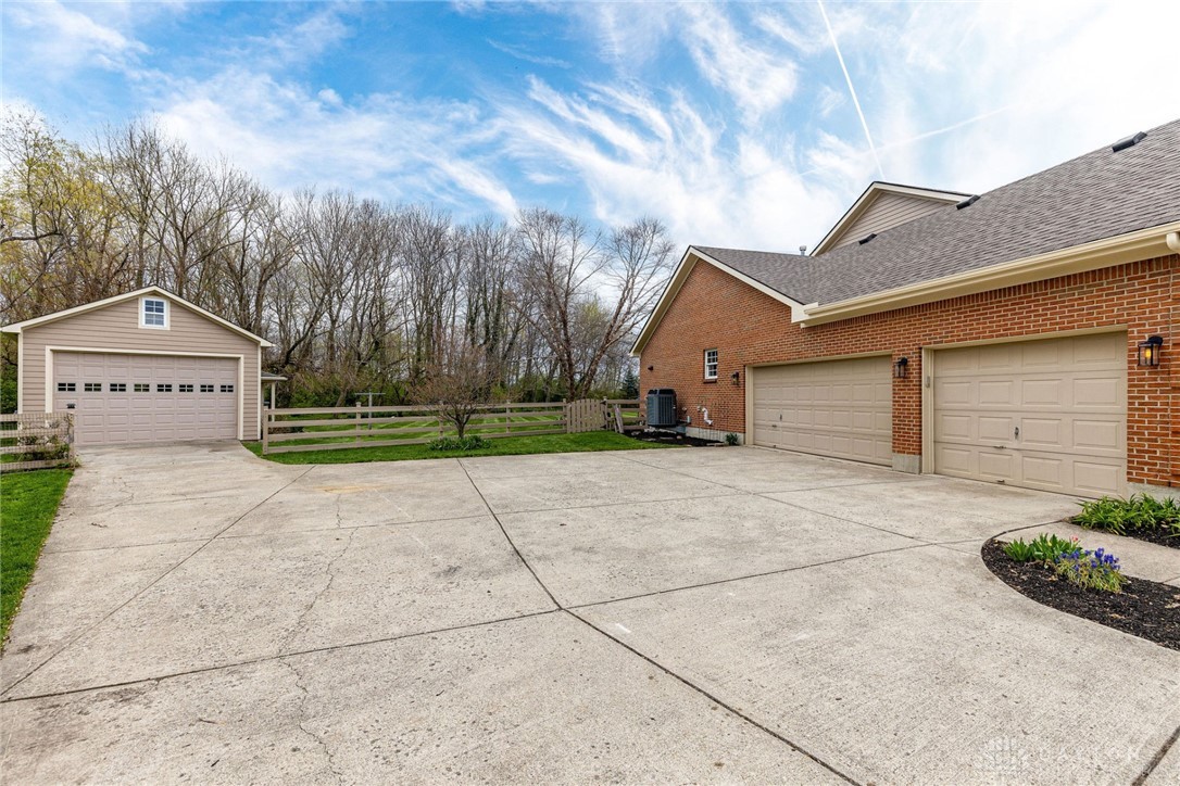 2483 Emerald Way, Waynesville, Ohio image 7