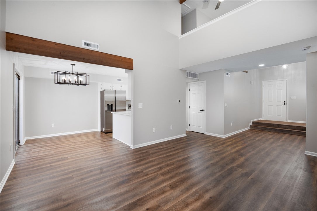 167 Queens Crossing