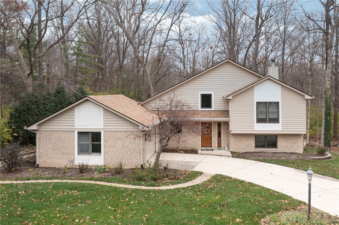 425 Lockhart Court, Vandalia, Ohio image 1