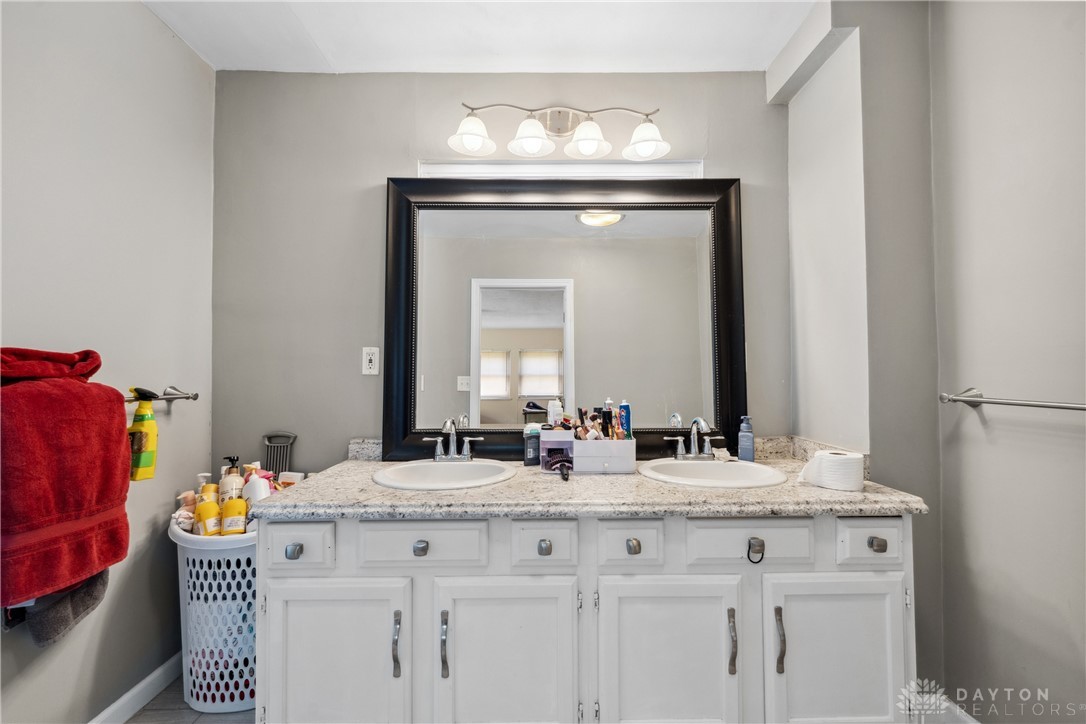 2089 Clearview Drive, Bellbrook, Ohio image 24