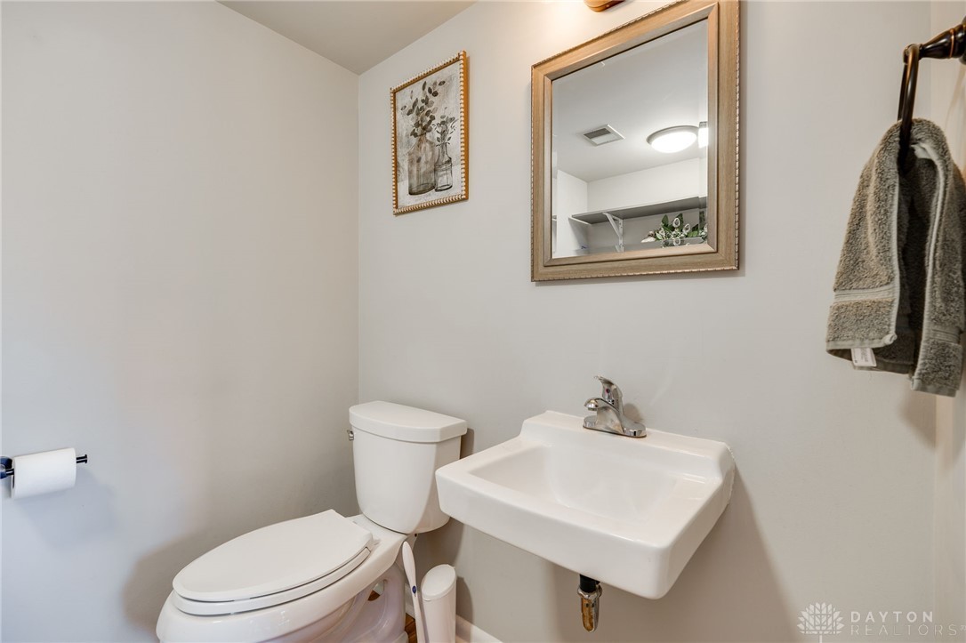 1105 Charleston Court, Fairborn, Ohio image 24