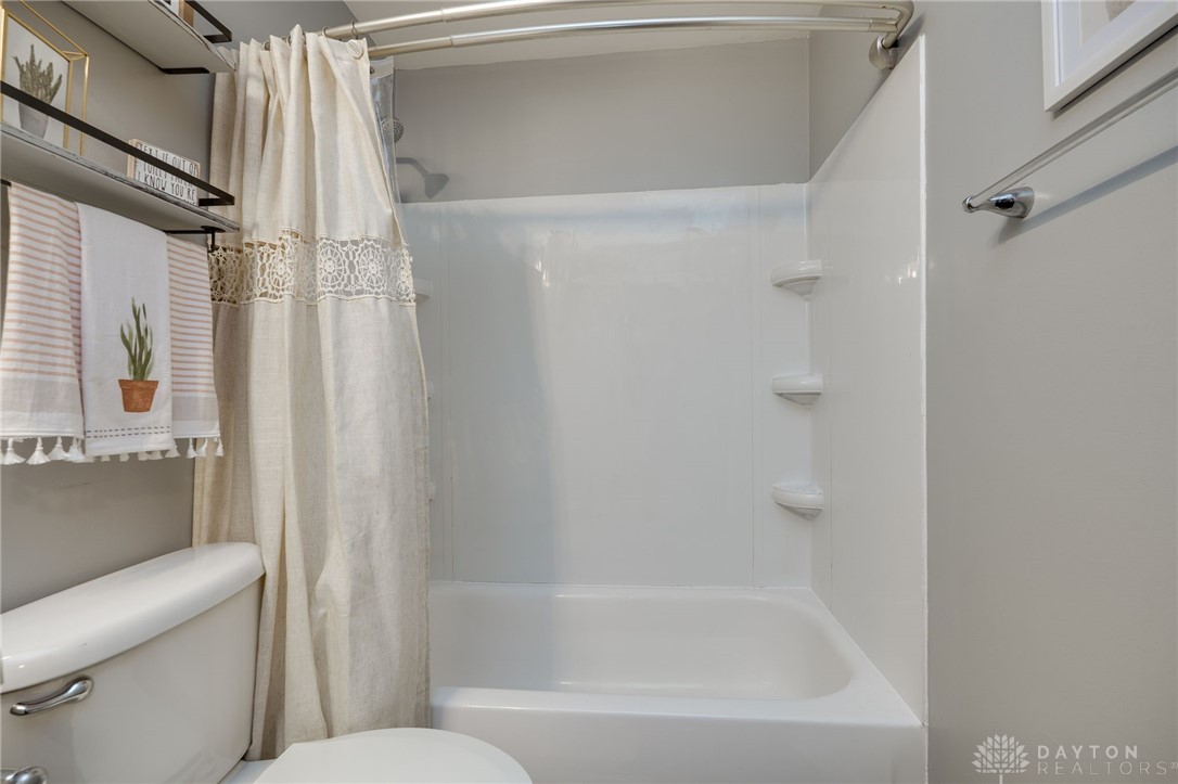 1105 Charleston Court, Fairborn, Ohio image 35
