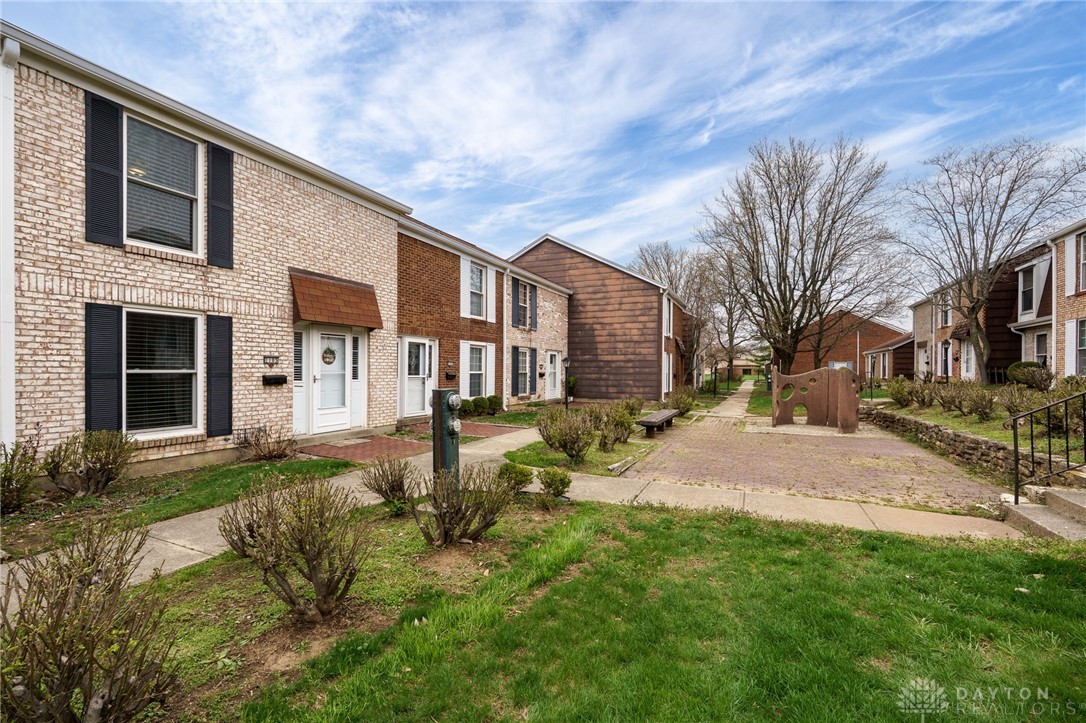 1105 Charleston Court, Fairborn, Ohio image 2