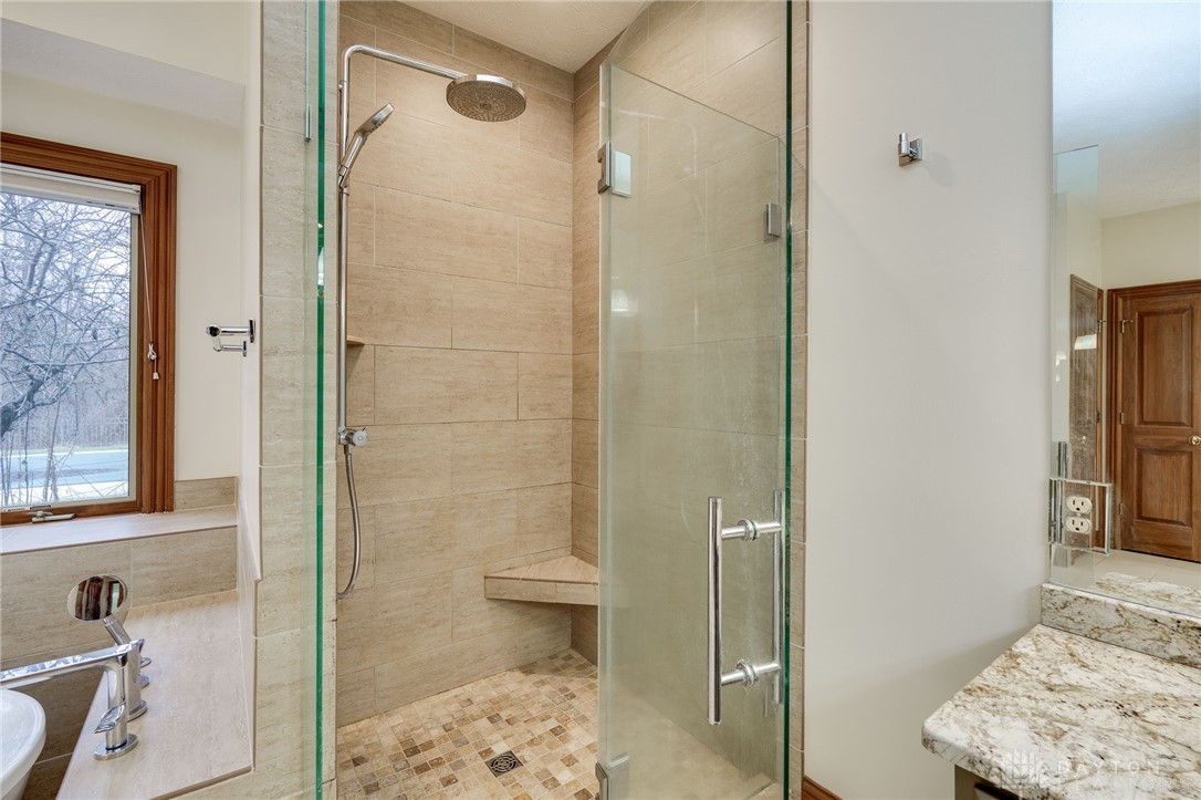 1656 Fox Trail, Bellbrook, Ohio image 37