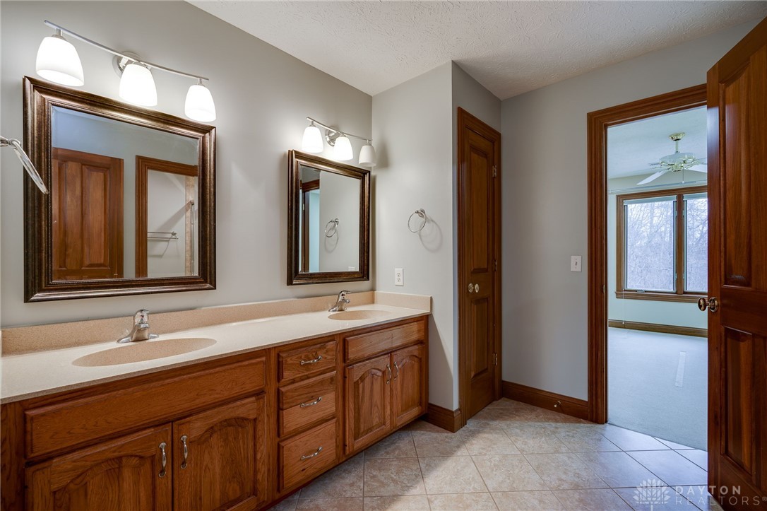 1656 Fox Trail, Bellbrook, Ohio image 48