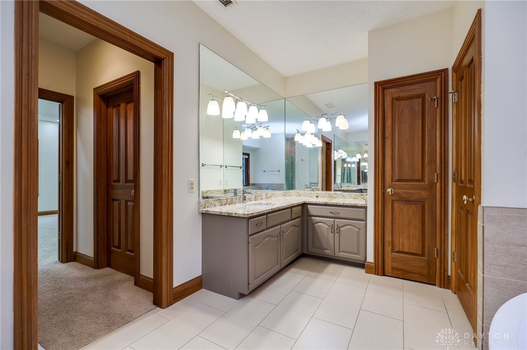 1656 Fox Trail, Bellbrook, Ohio image 36