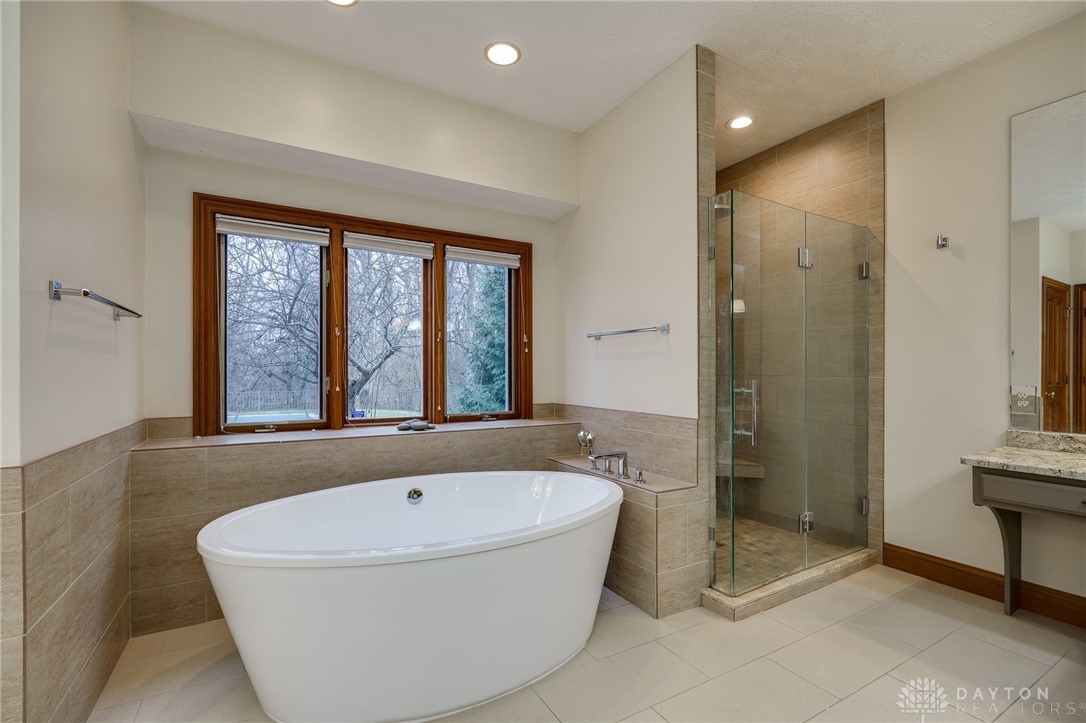 1656 Fox Trail, Bellbrook, Ohio image 34