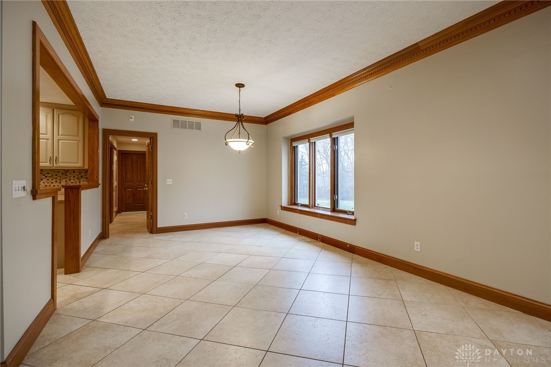 1656 Fox Trail, Bellbrook, Ohio image 20