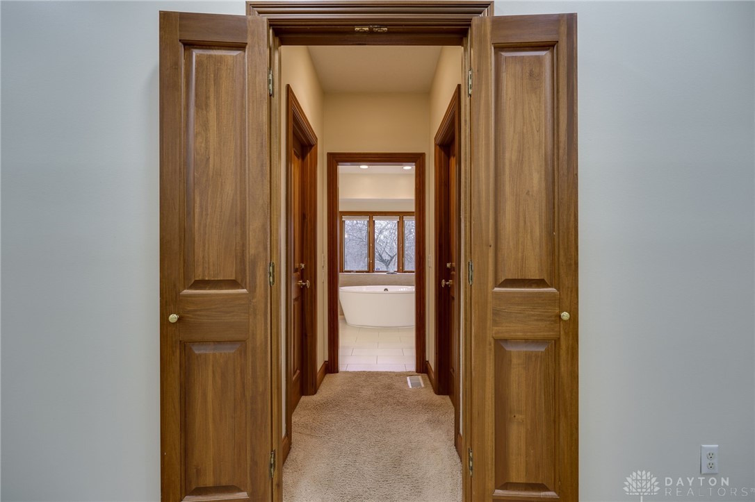 1656 Fox Trail, Bellbrook, Ohio image 33