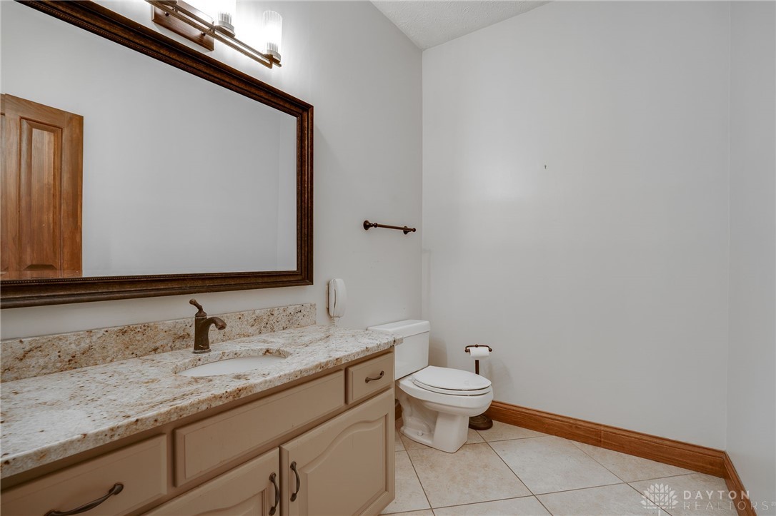 1656 Fox Trail, Bellbrook, Ohio image 28