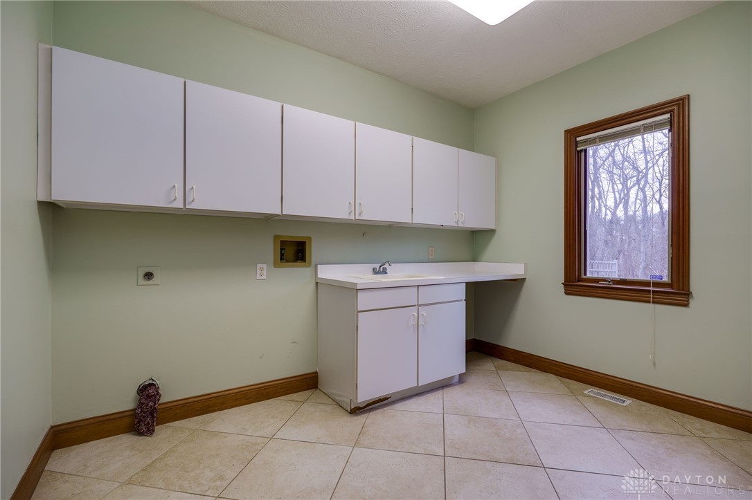 1656 Fox Trail, Bellbrook, Ohio image 29
