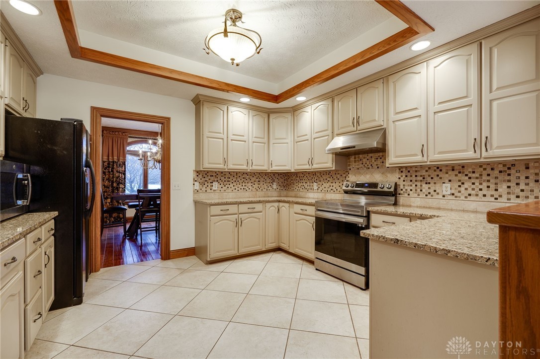 1656 Fox Trail, Bellbrook, Ohio image 22