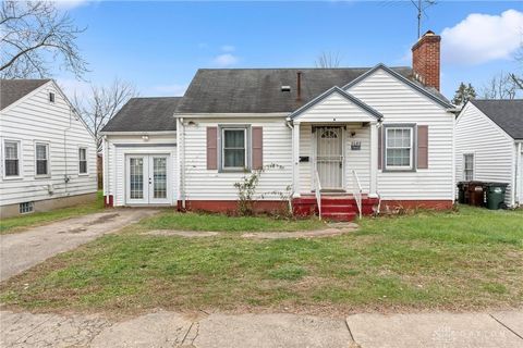 Photo of 3648 W Siebenthaler Avenue, Dayton, OH 45406 (MLS # 949587)