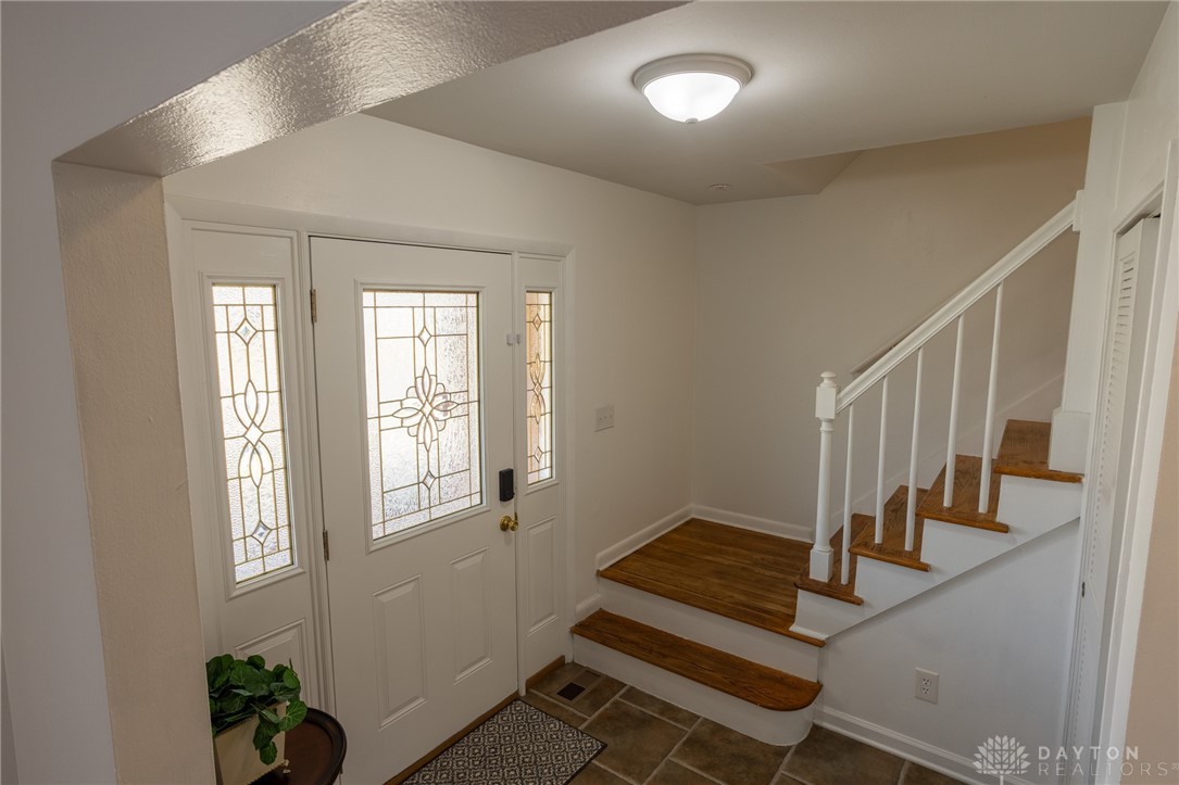 408 Ridgewood Drive, Fairborn, Ohio image 8
