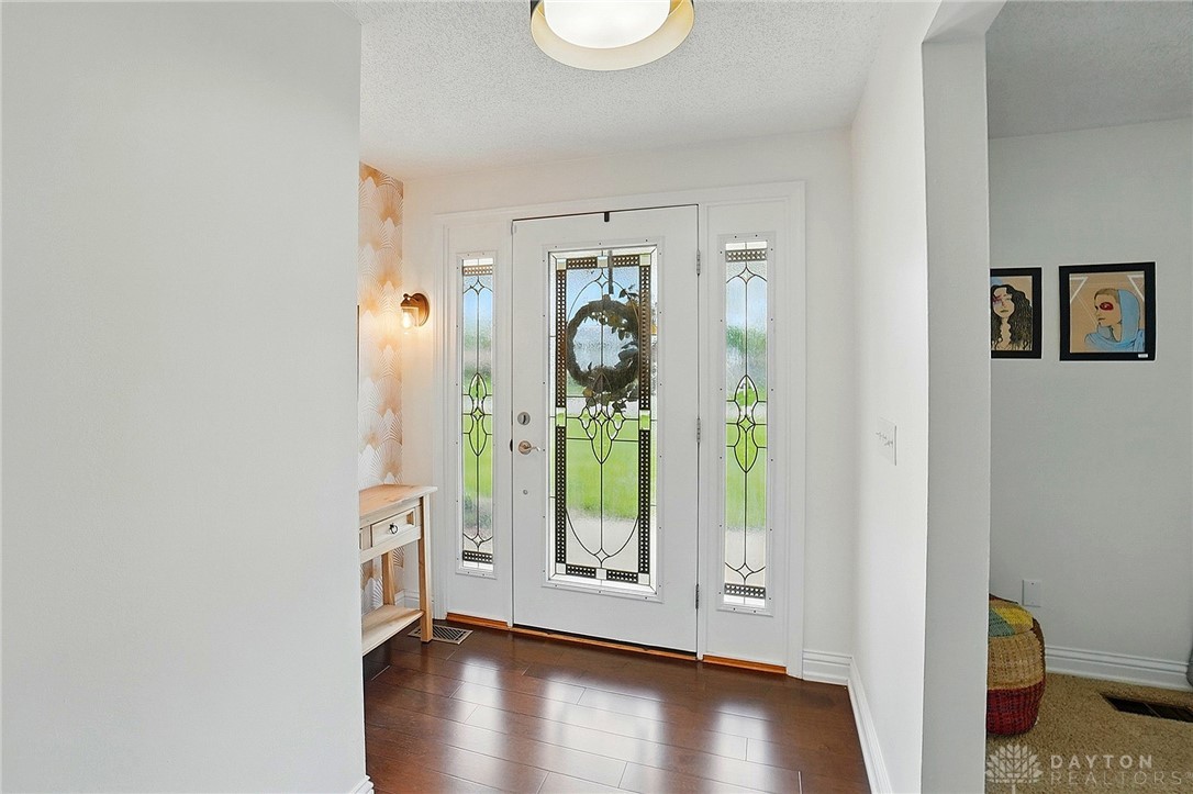 2555 Valdina Drive, Beavercreek, Ohio image 3