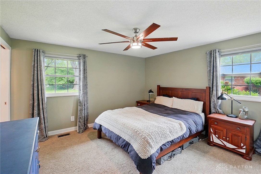 2555 Valdina Drive, Beavercreek, Ohio image 17