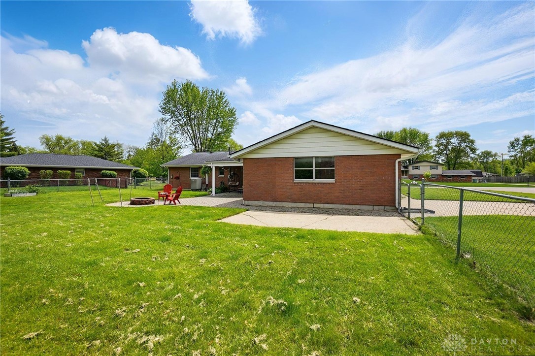 2555 Valdina Drive, Beavercreek, Ohio image 30