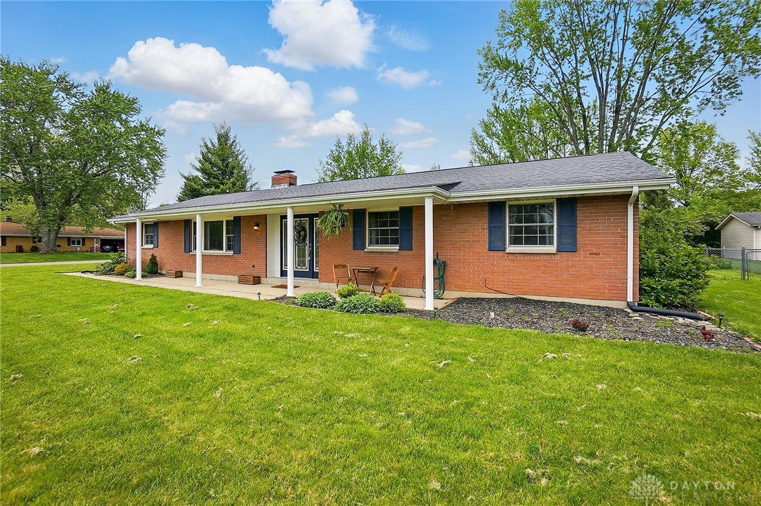 2555 Valdina Drive, Beavercreek, Ohio image 2