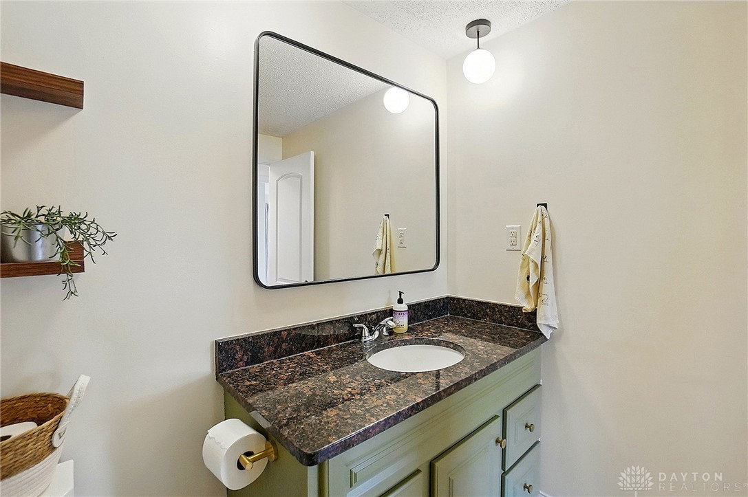 2555 Valdina Drive, Beavercreek, Ohio image 23