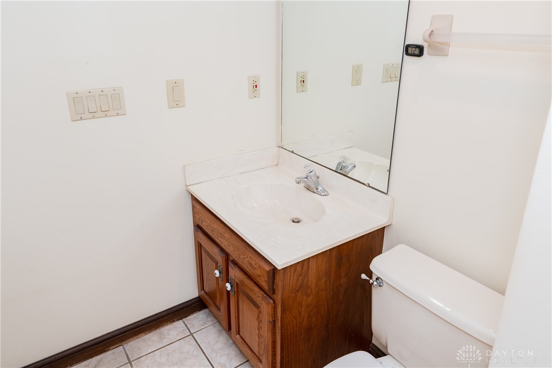 137 Crossridge Drive, Kettering, Ohio image 17
