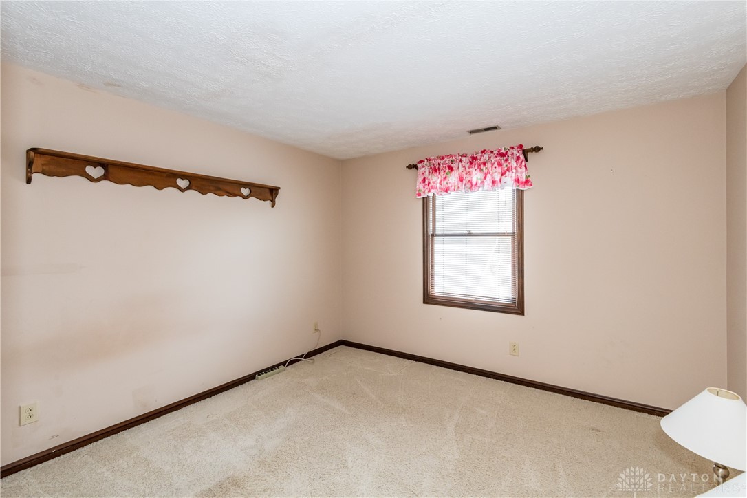 137 Crossridge Drive, Kettering, Ohio image 26
