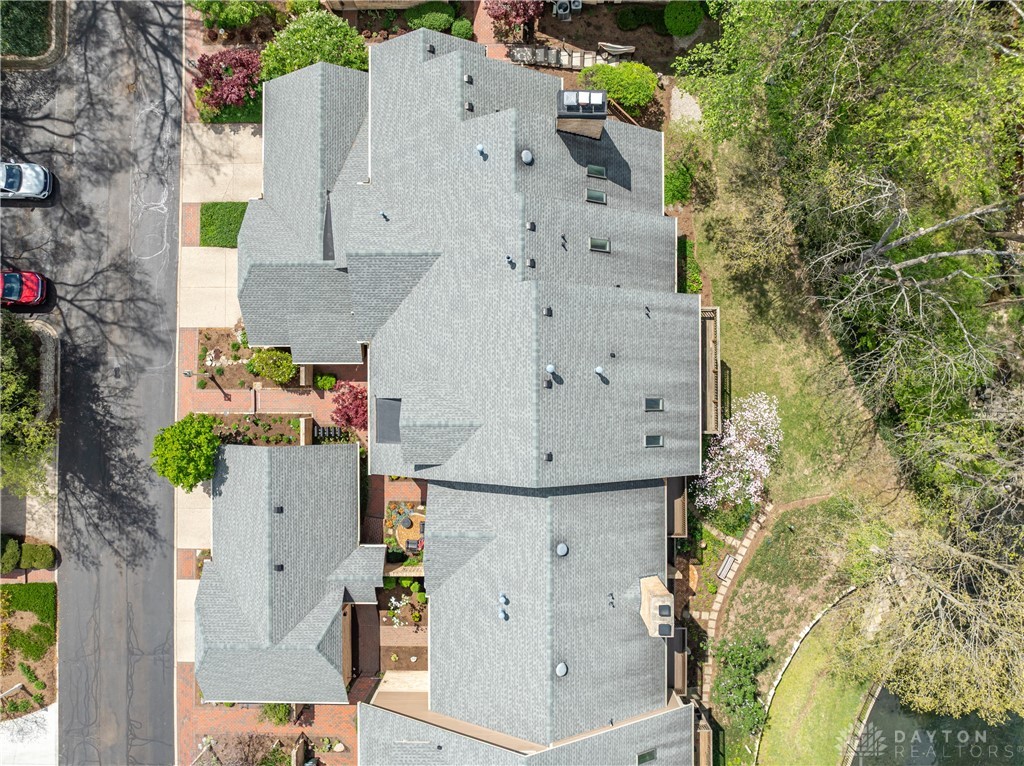137 Crossridge Drive, Kettering, Ohio image 40