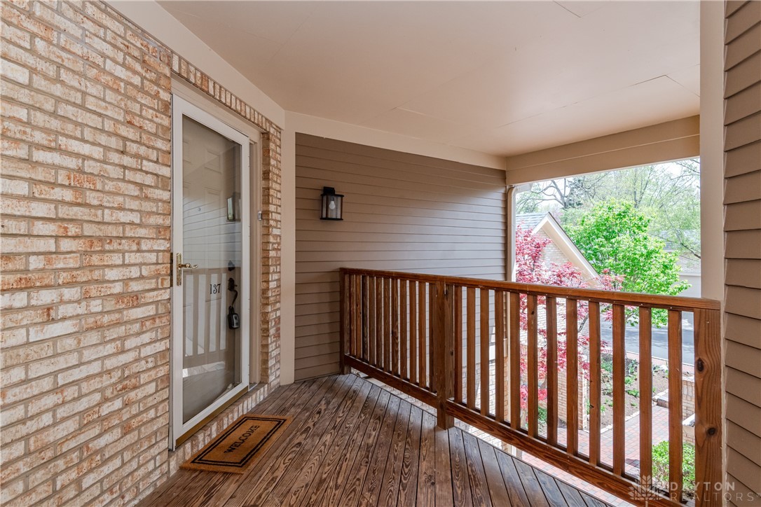 137 Crossridge Drive, Kettering, Ohio image 4