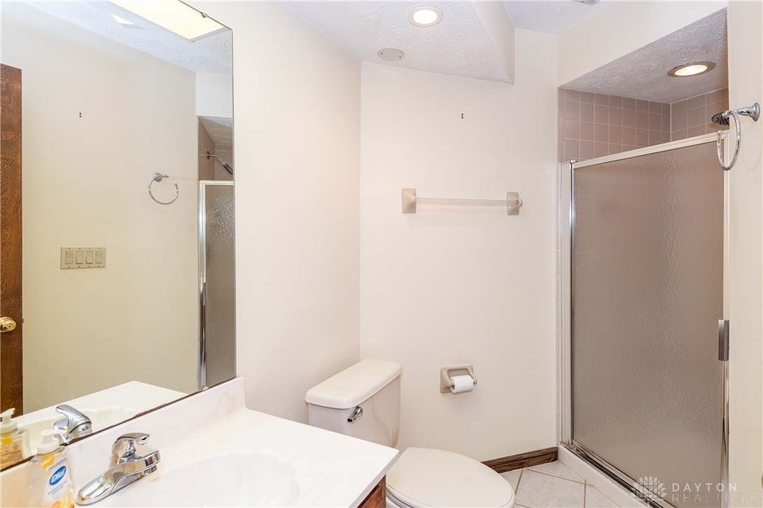 137 Crossridge Drive, Kettering, Ohio image 28