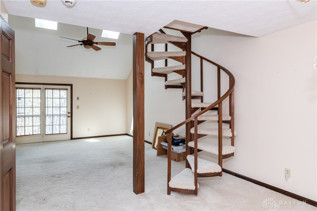 137 Crossridge Drive, Kettering, Ohio image 8